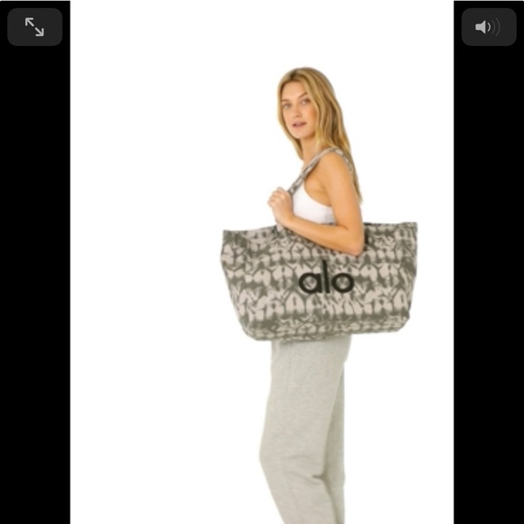 NWT ALO yoga Grey Tie dye shopper tote - Picture 5 of 16